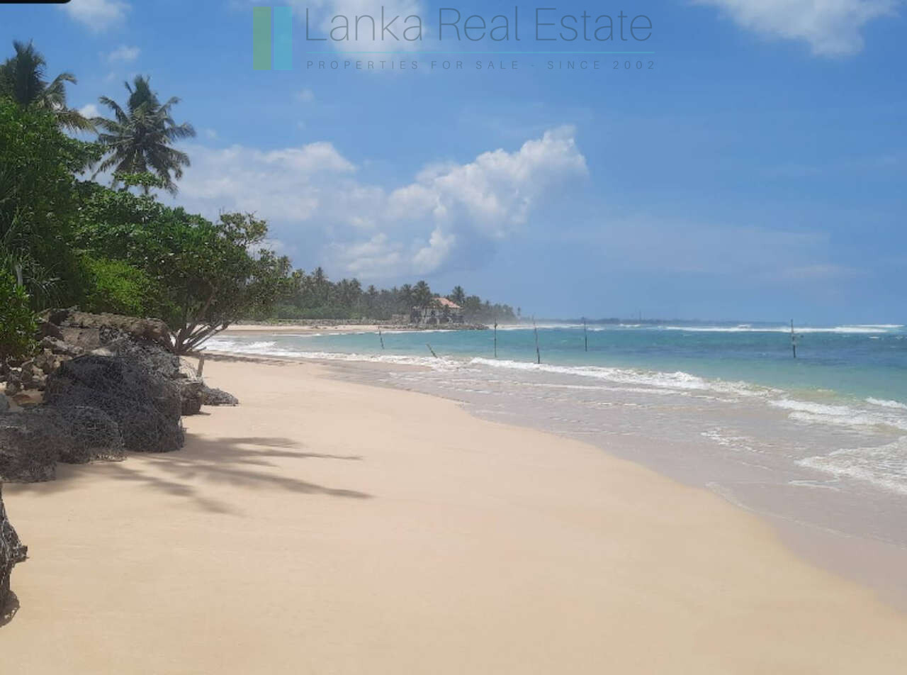 Luxurious family villa on the beach at Talpe