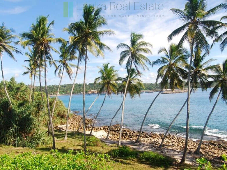 Blue Beach Island, Nilwella, Hiriketiya
