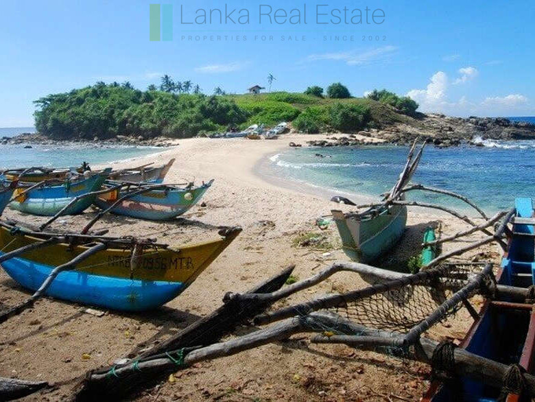 Blue Beach Island, Nilwella, Hiriketiya