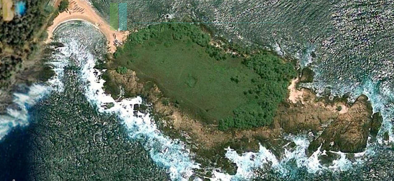 Blue Beach Island, Nilwella, Hiriketiya