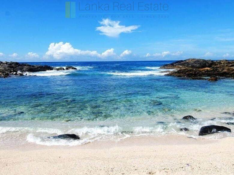 Blue Beach Island, Nilwella, Hiriketiya