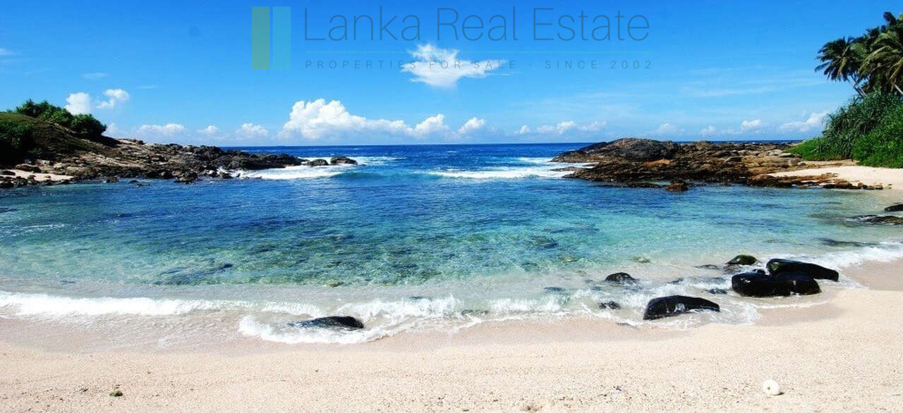 Blue Beach Island, Nilwella, Hiriketiya