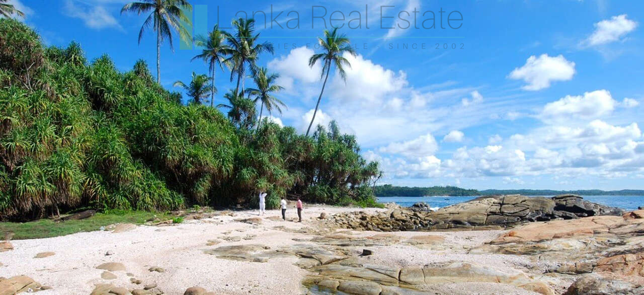 Blue Beach Island, Nilwella, Hiriketiya