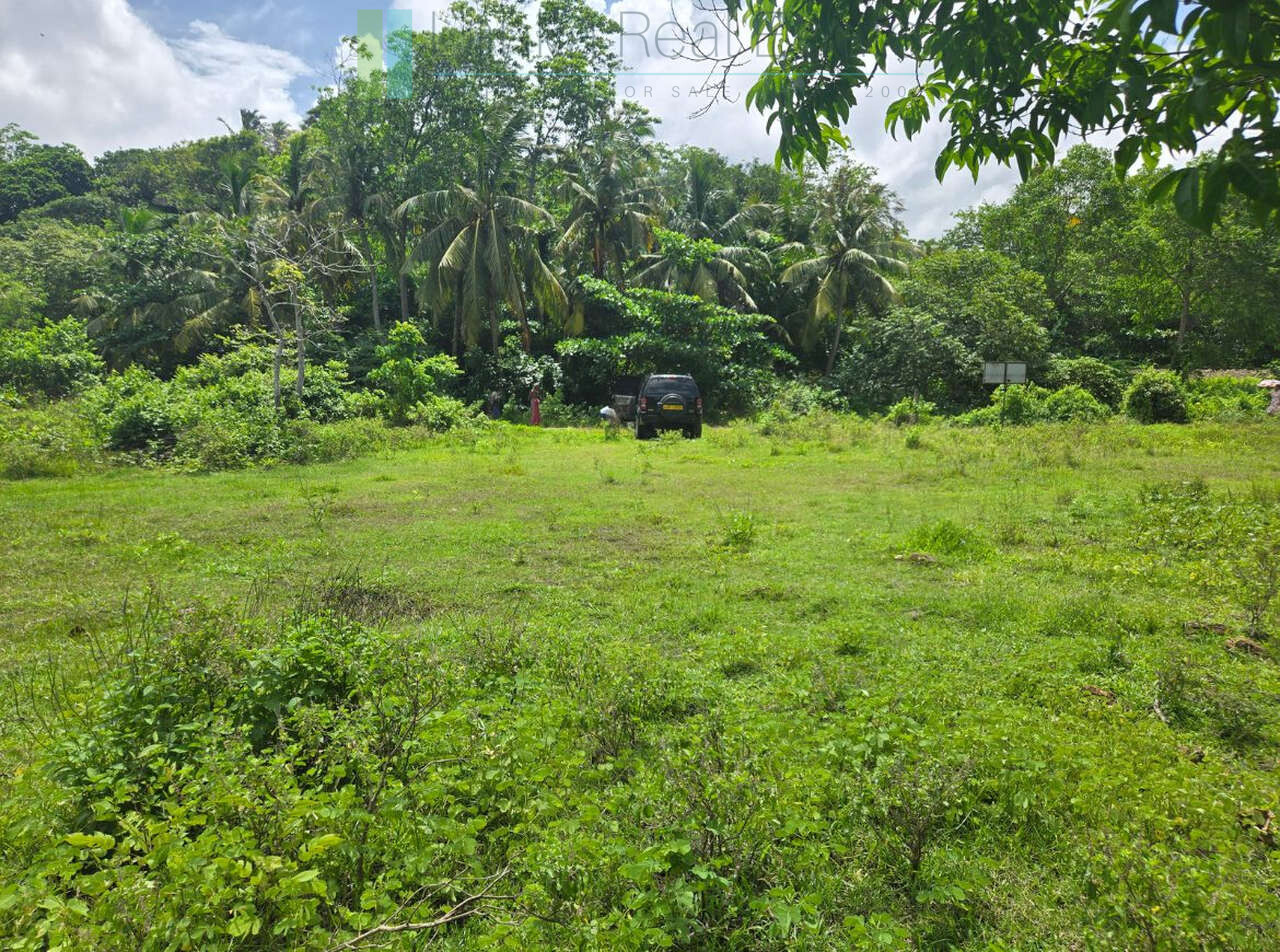 Large development plot twixt Mirissa and Weligama