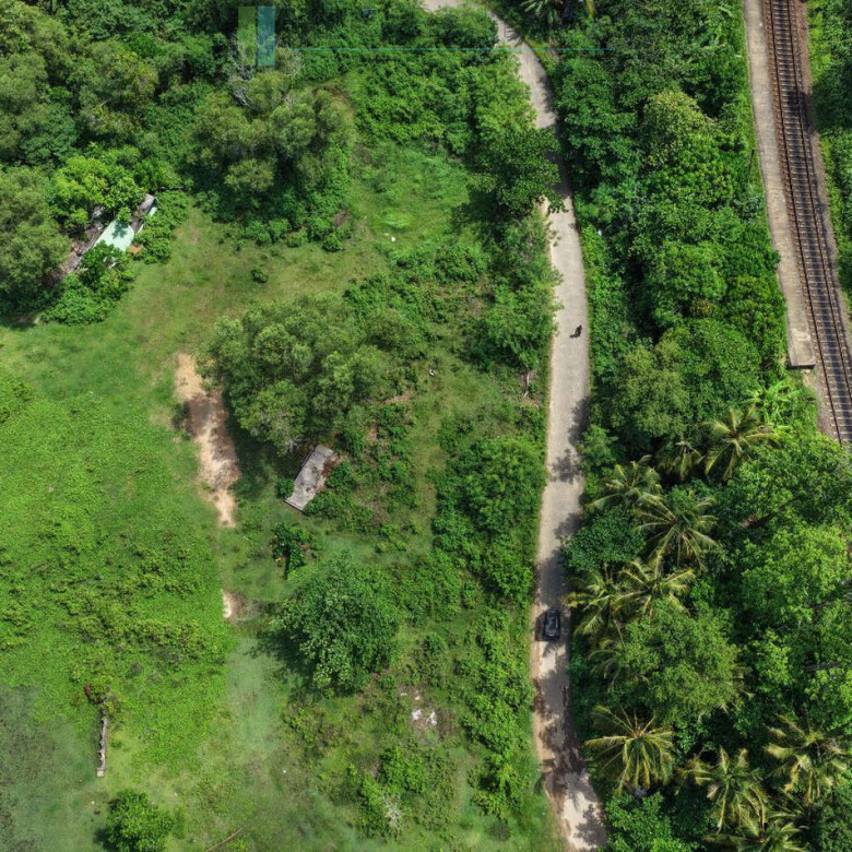 Large development plot twixt Mirissa and Weligama