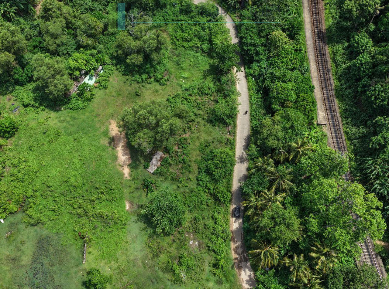 Large development plot twixt Mirissa and Weligama