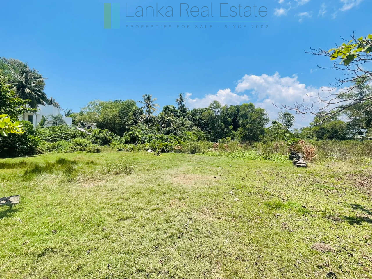 Large development plot twixt Mirissa and Weligama