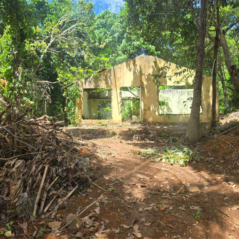 Elevated building plot in Meepe