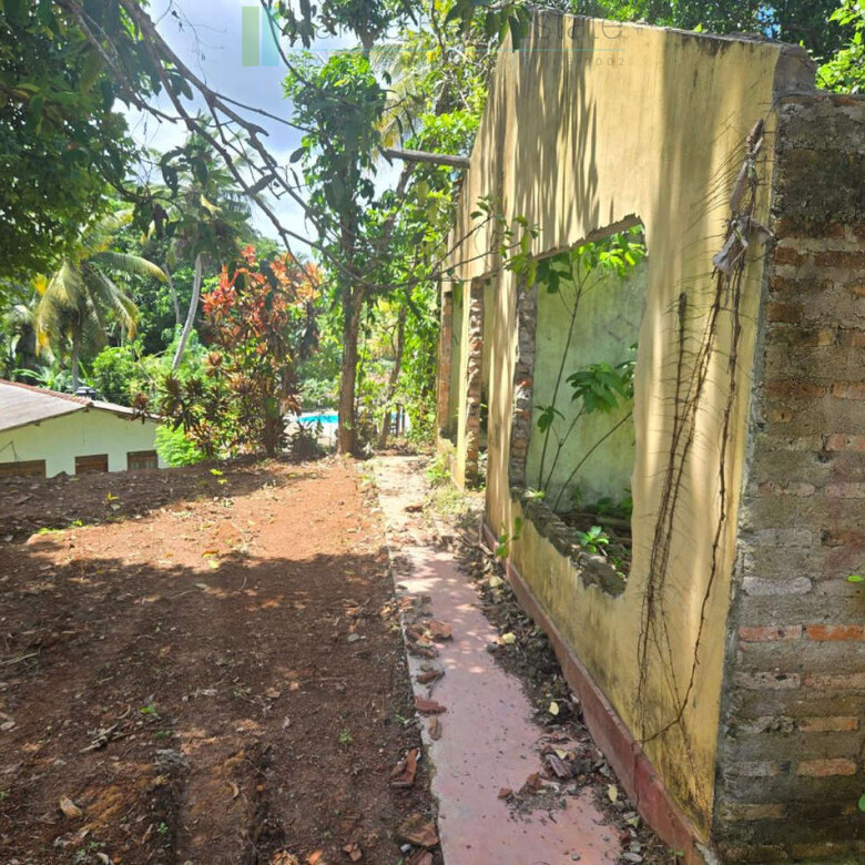 Elevated building plot in Meepe
