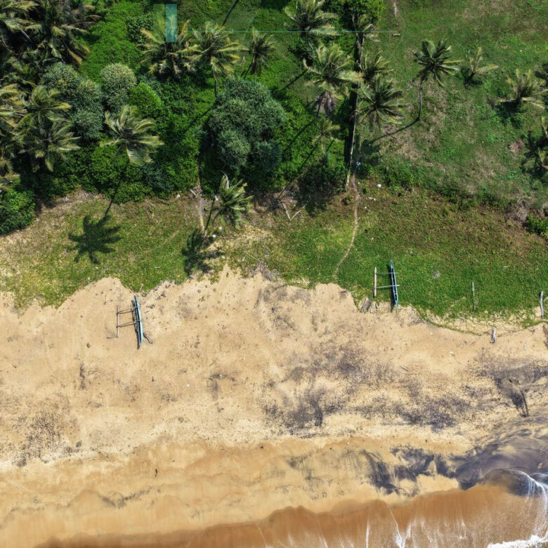 Enviable beachfront plot in Gintota