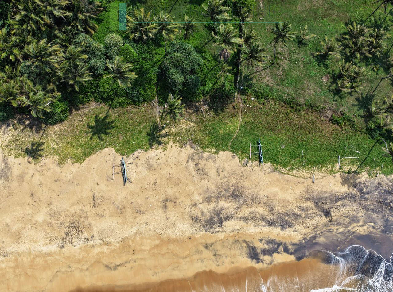 Enviable beachfront plot in Gintota