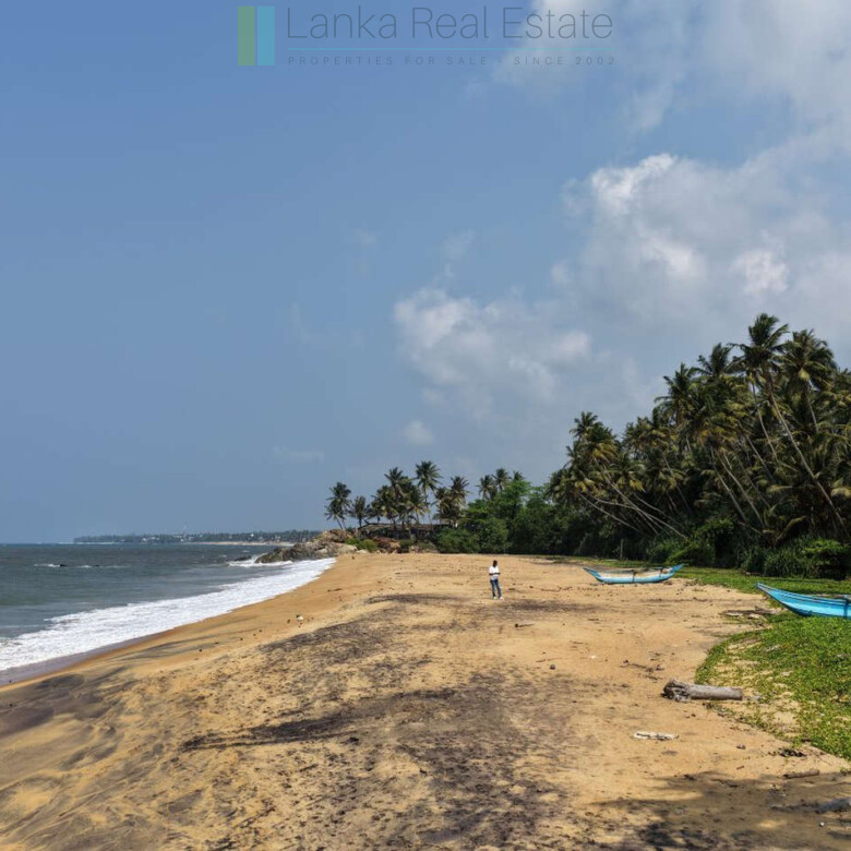 Enviable beachfront plot in Gintota