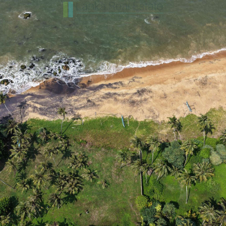 Enviable beachfront plot in Gintota
