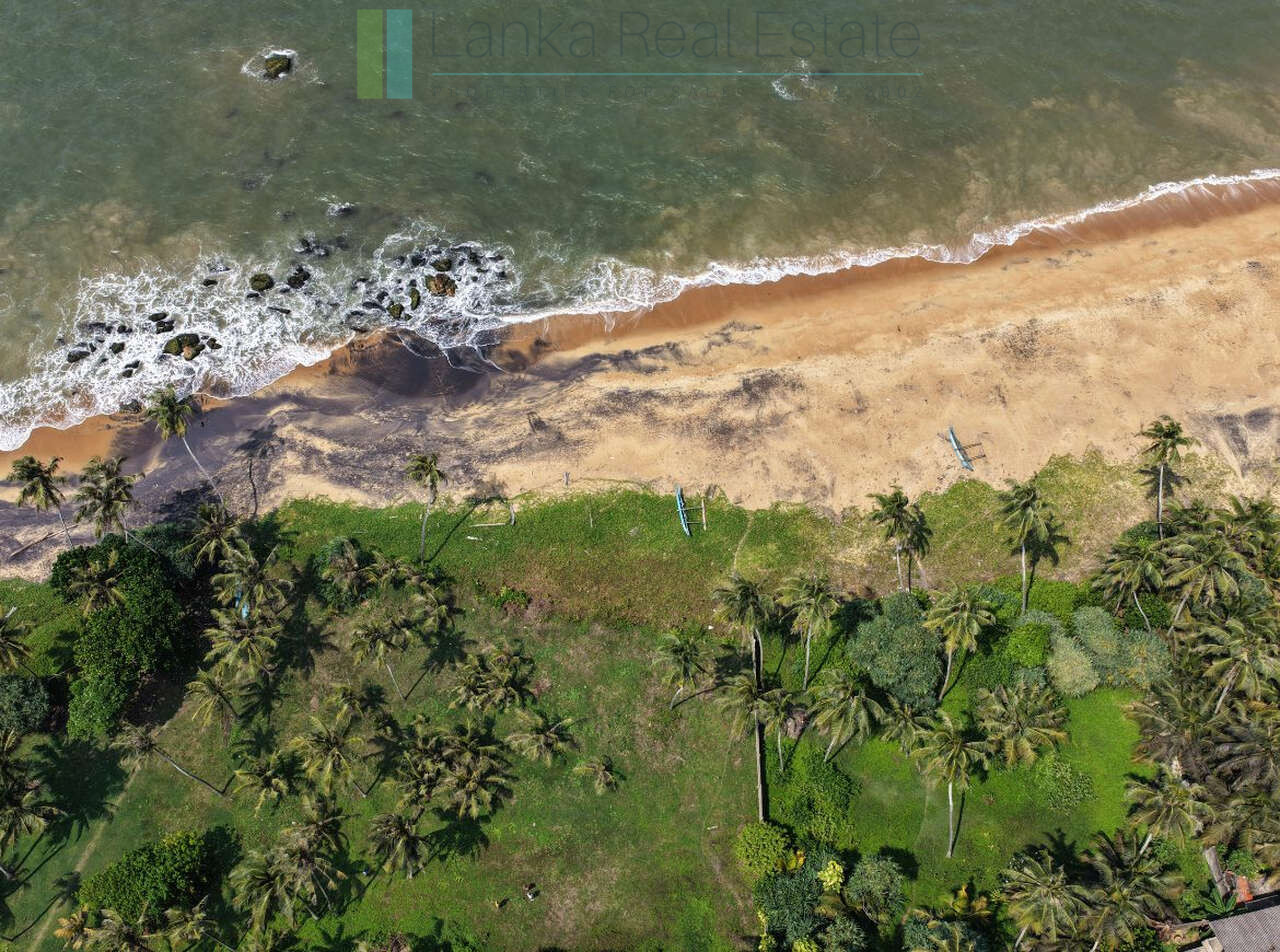 Enviable beachfront plot in Gintota