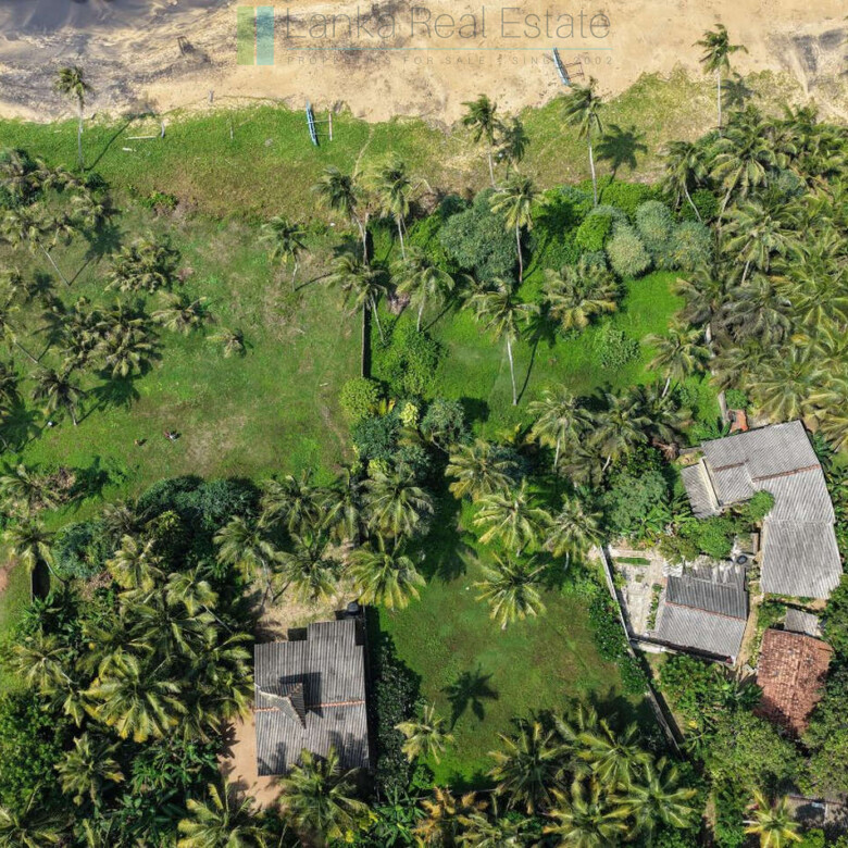 Enviable beachfront plot in Gintota