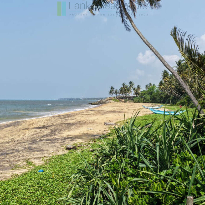 Enviable beachfront plot in Gintota