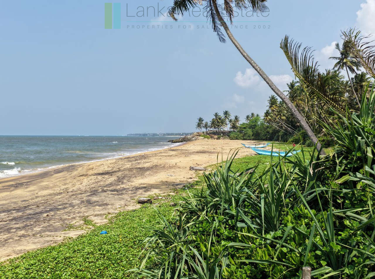 Enviable beachfront plot in Gintota