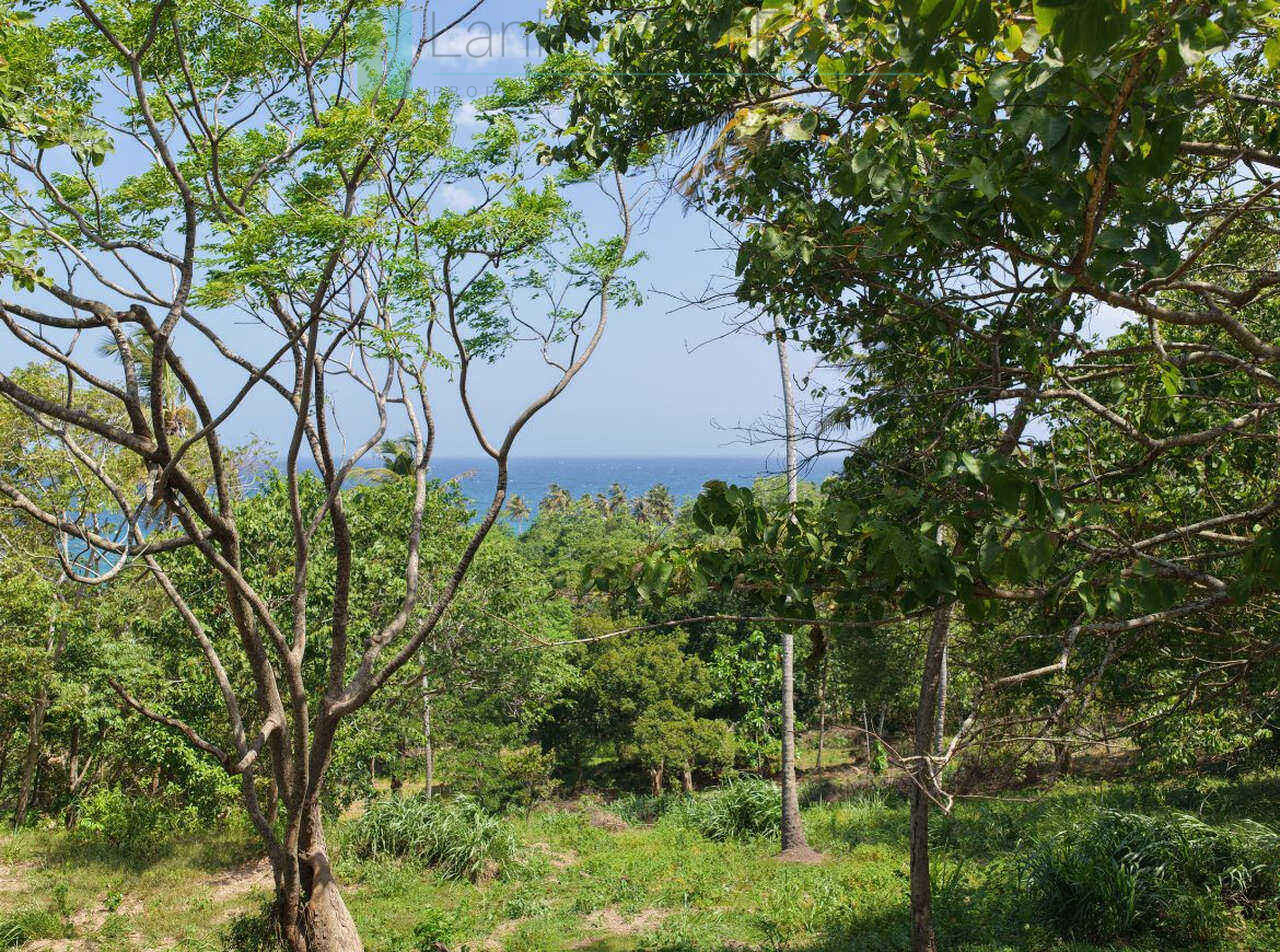 Substantial ocean-view plot in Hiriketiya
