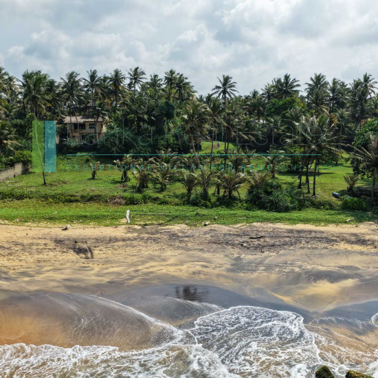 Substantial oceanfront plot in Gintota