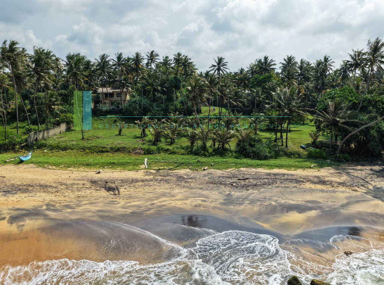 Substantial oceanfront plot in Gintota