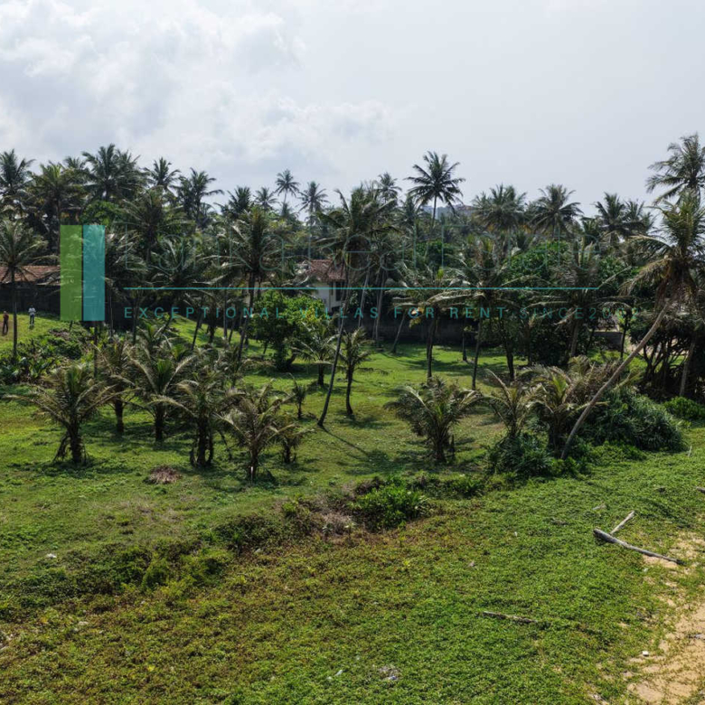 Substantial oceanfront plot in Gintota