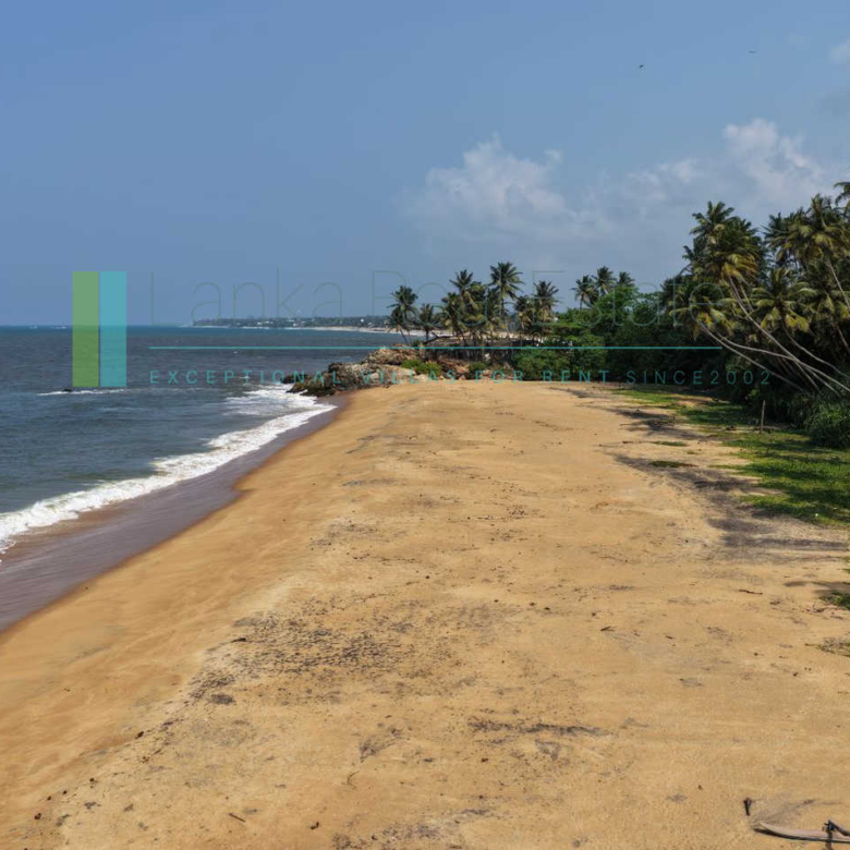 Substantial oceanfront plot in Gintota