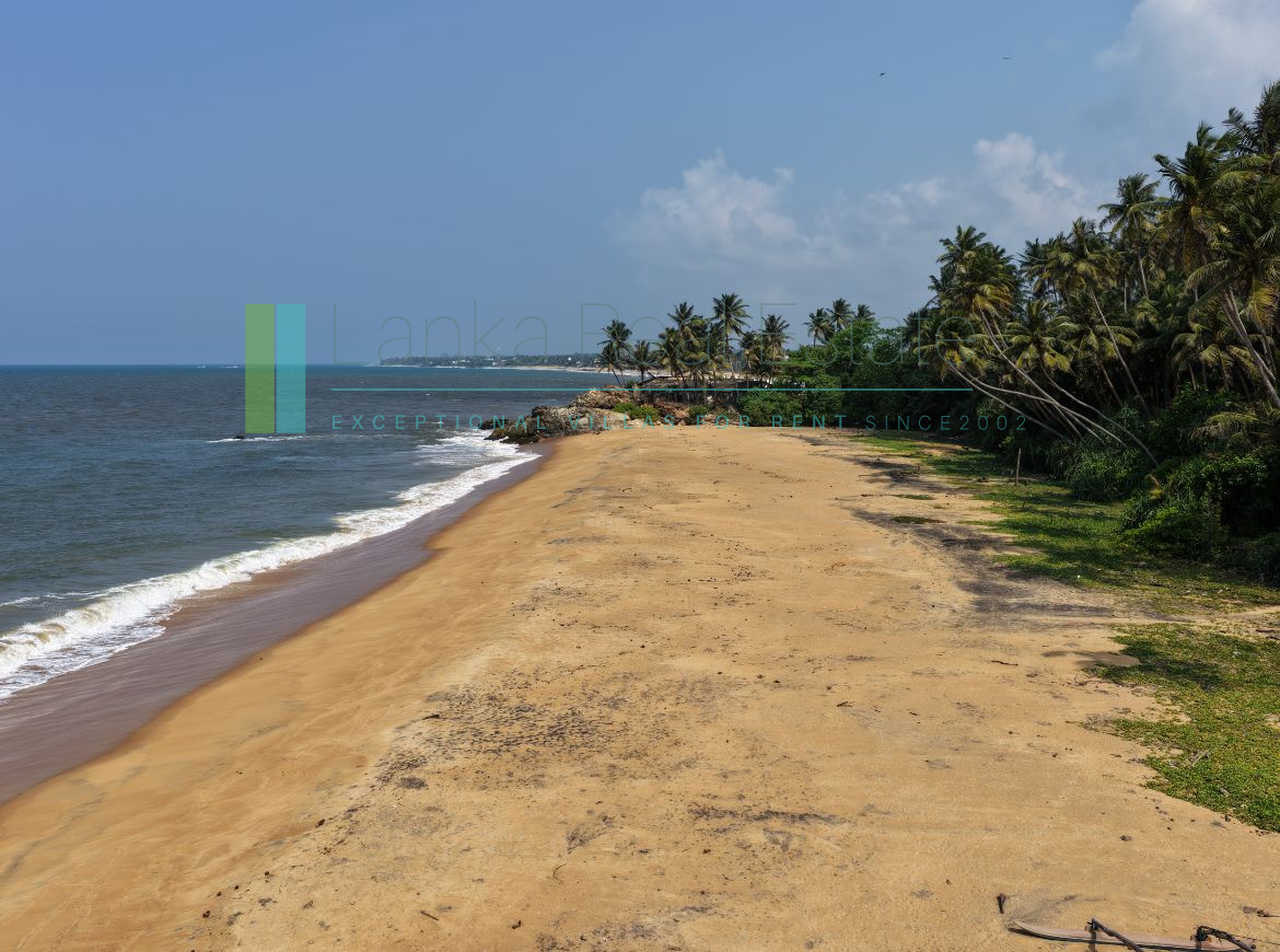 Substantial oceanfront plot in Gintota