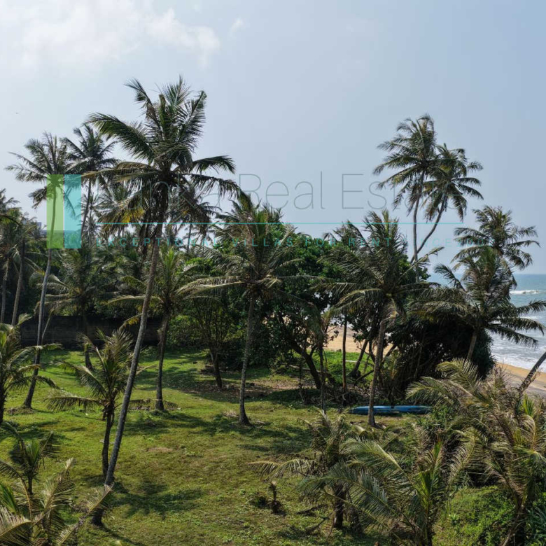 Substantial oceanfront plot in Gintota