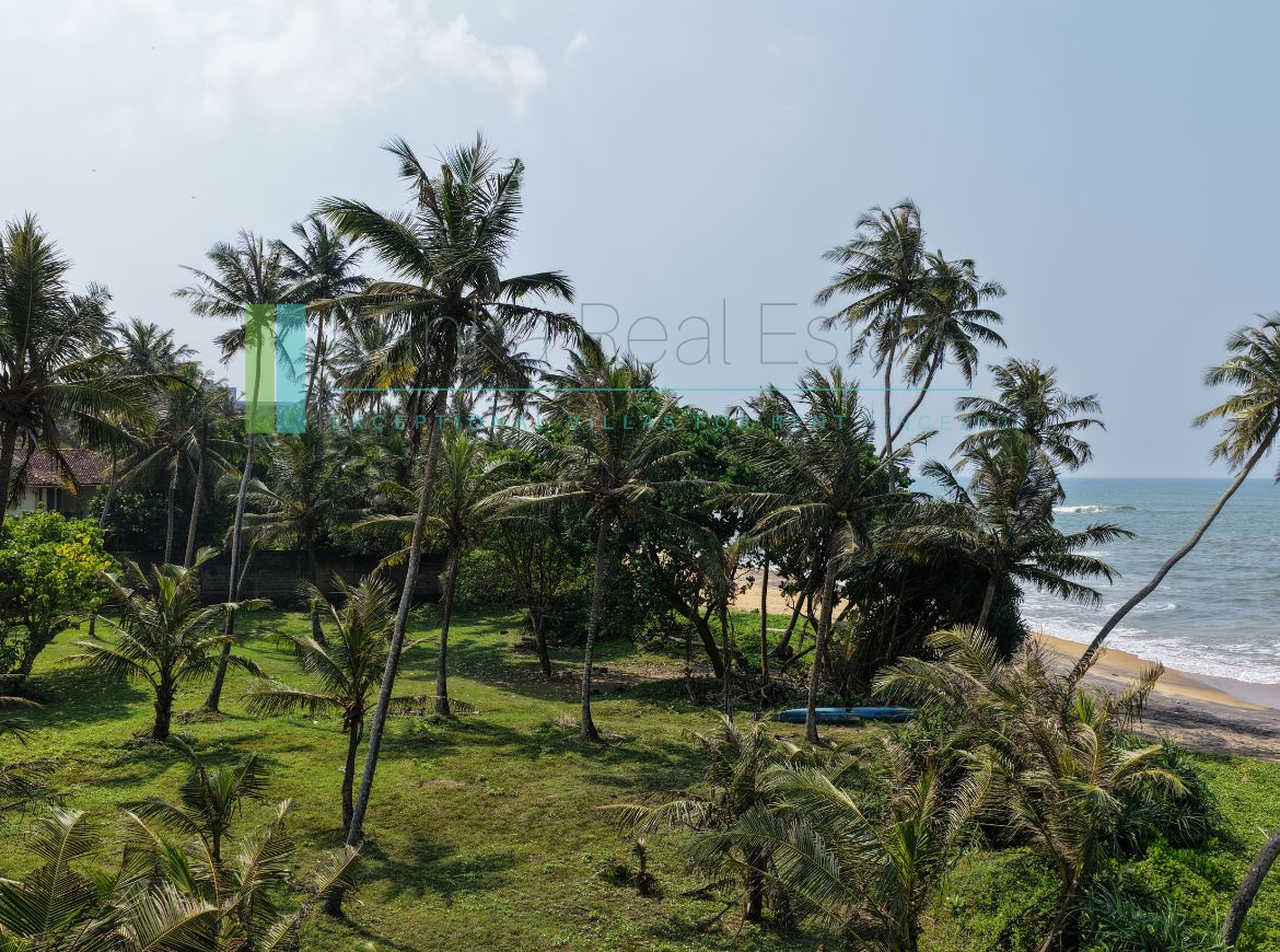 Substantial oceanfront plot in Gintota