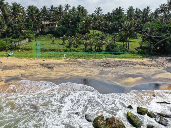 Substantial oceanfront plot in Gintota