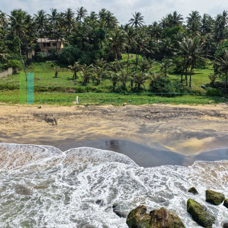 Substantial oceanfront plot in Gintota