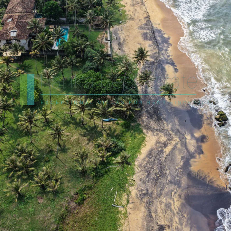 Substantial oceanfront plot in Gintota