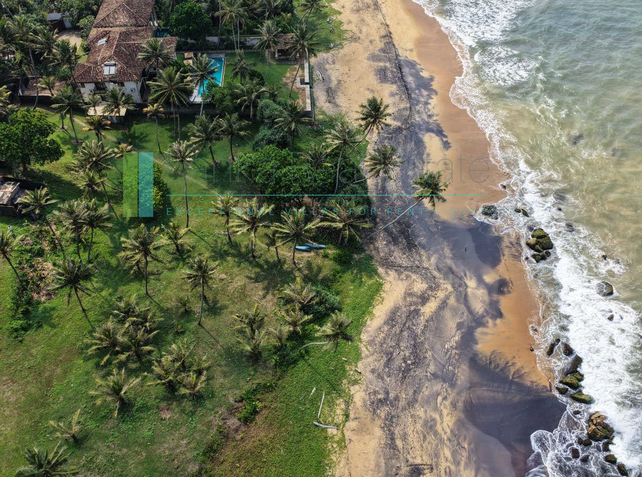 Substantial oceanfront plot in Gintota
