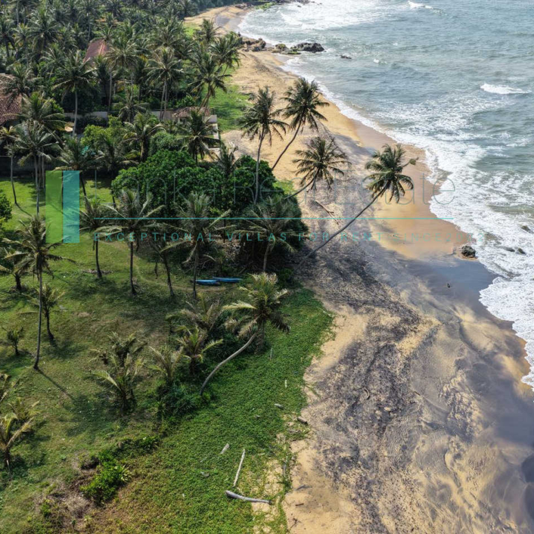 Substantial oceanfront plot in Gintota