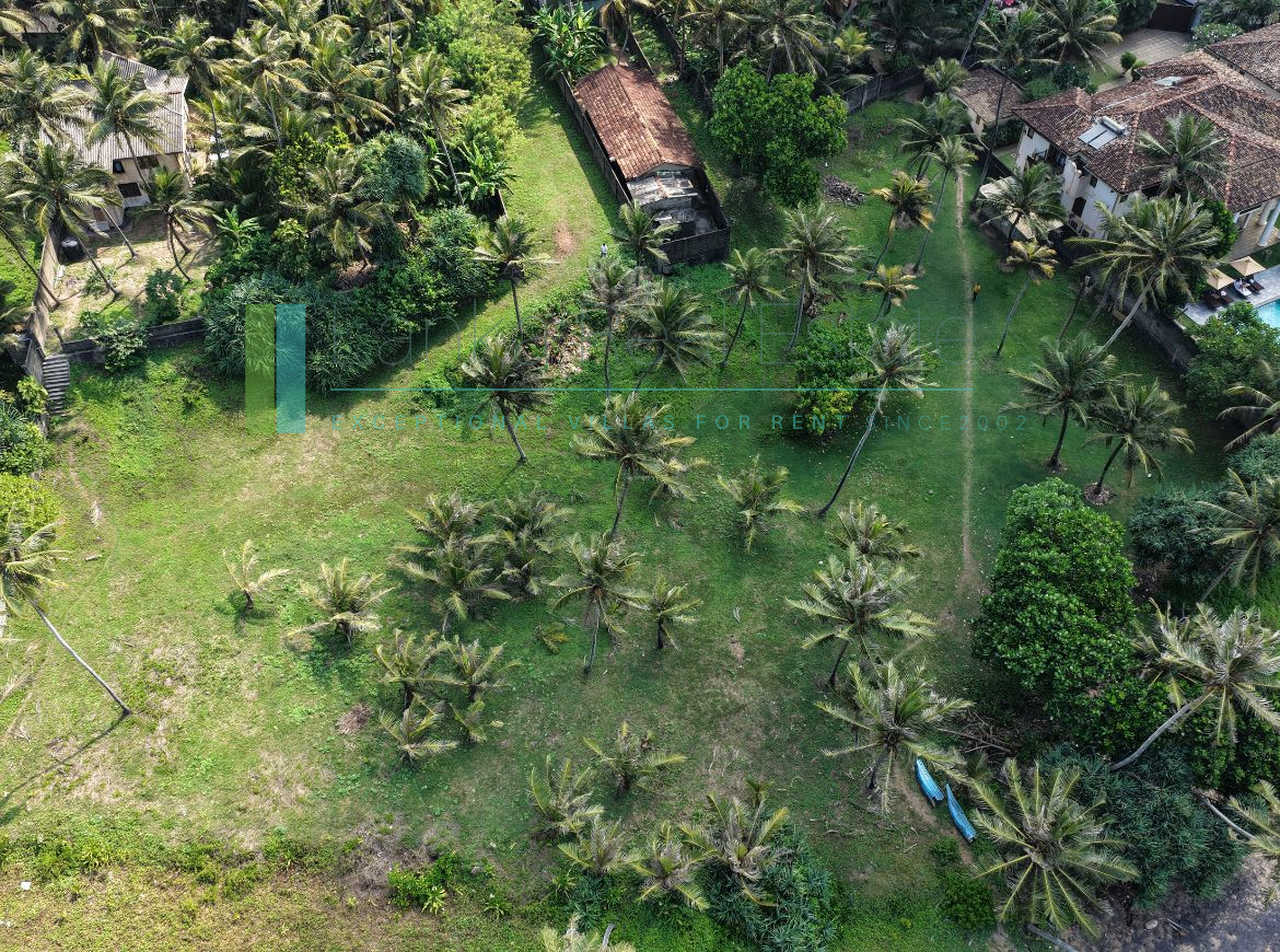 Substantial oceanfront plot in Gintota