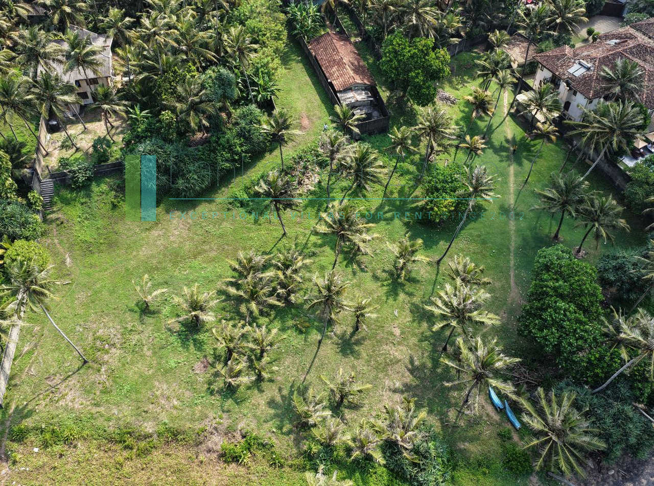 Substantial oceanfront plot in Gintota