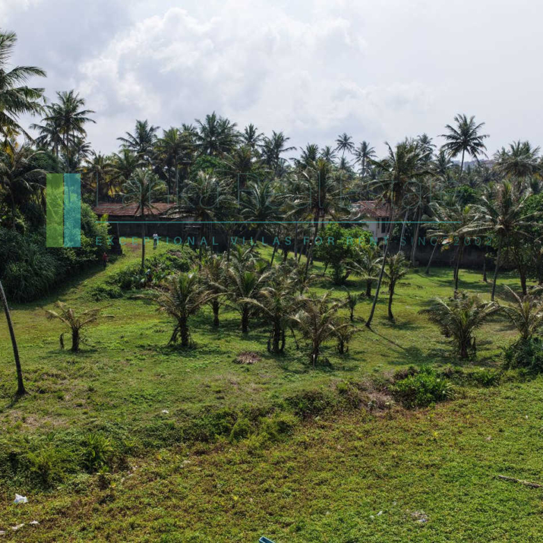 Substantial oceanfront plot in Gintota