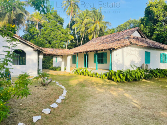 Heritage Sinhalese manor house near Galle