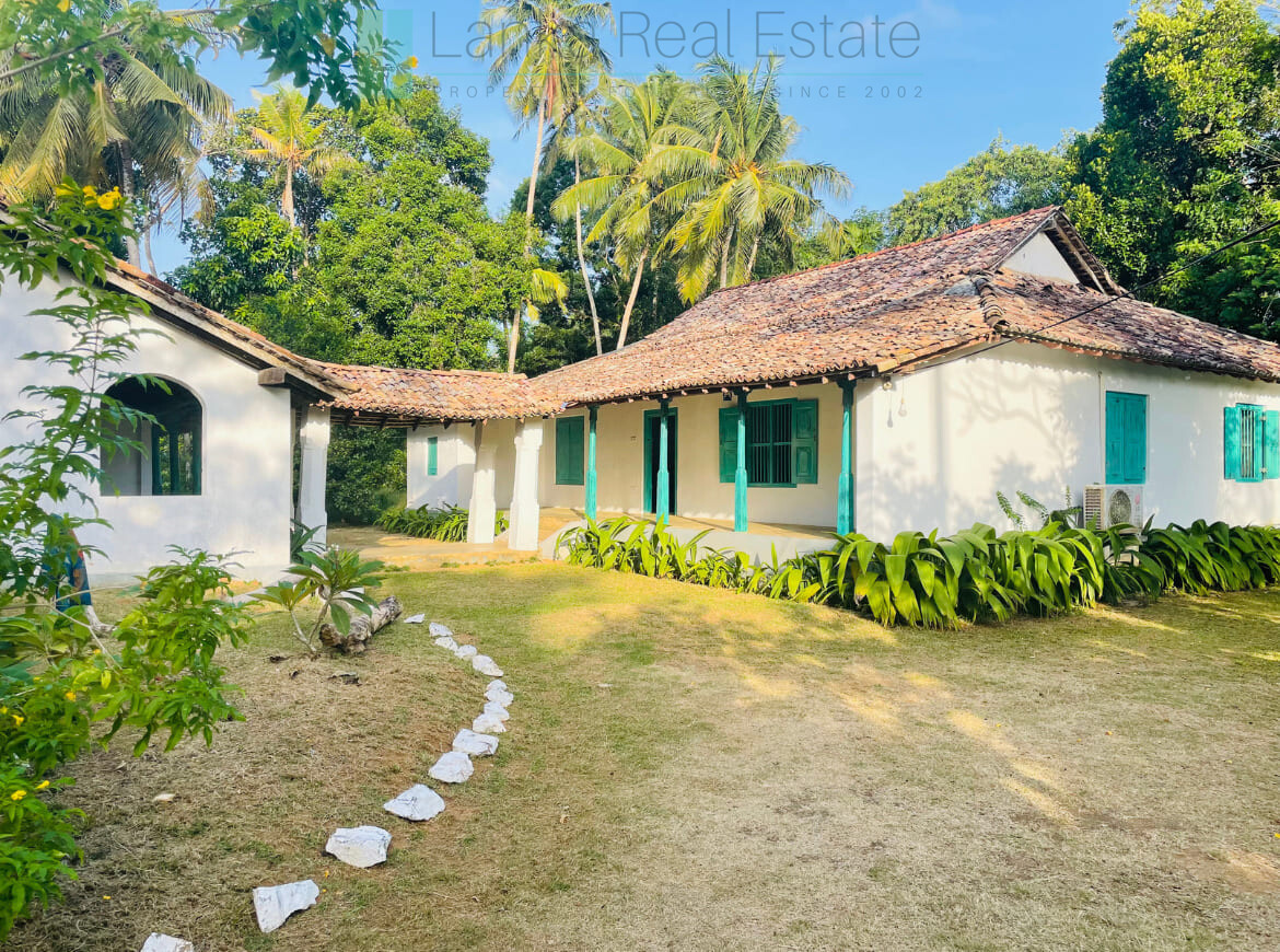 Heritage Sinhalese manor house near Galle