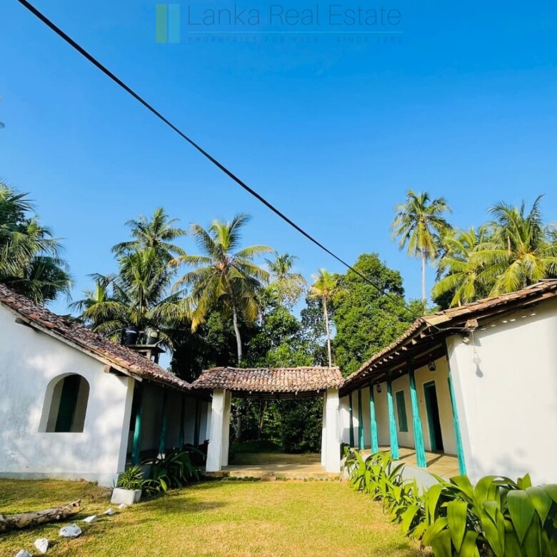 Heritage Sinhalese manor house near Galle