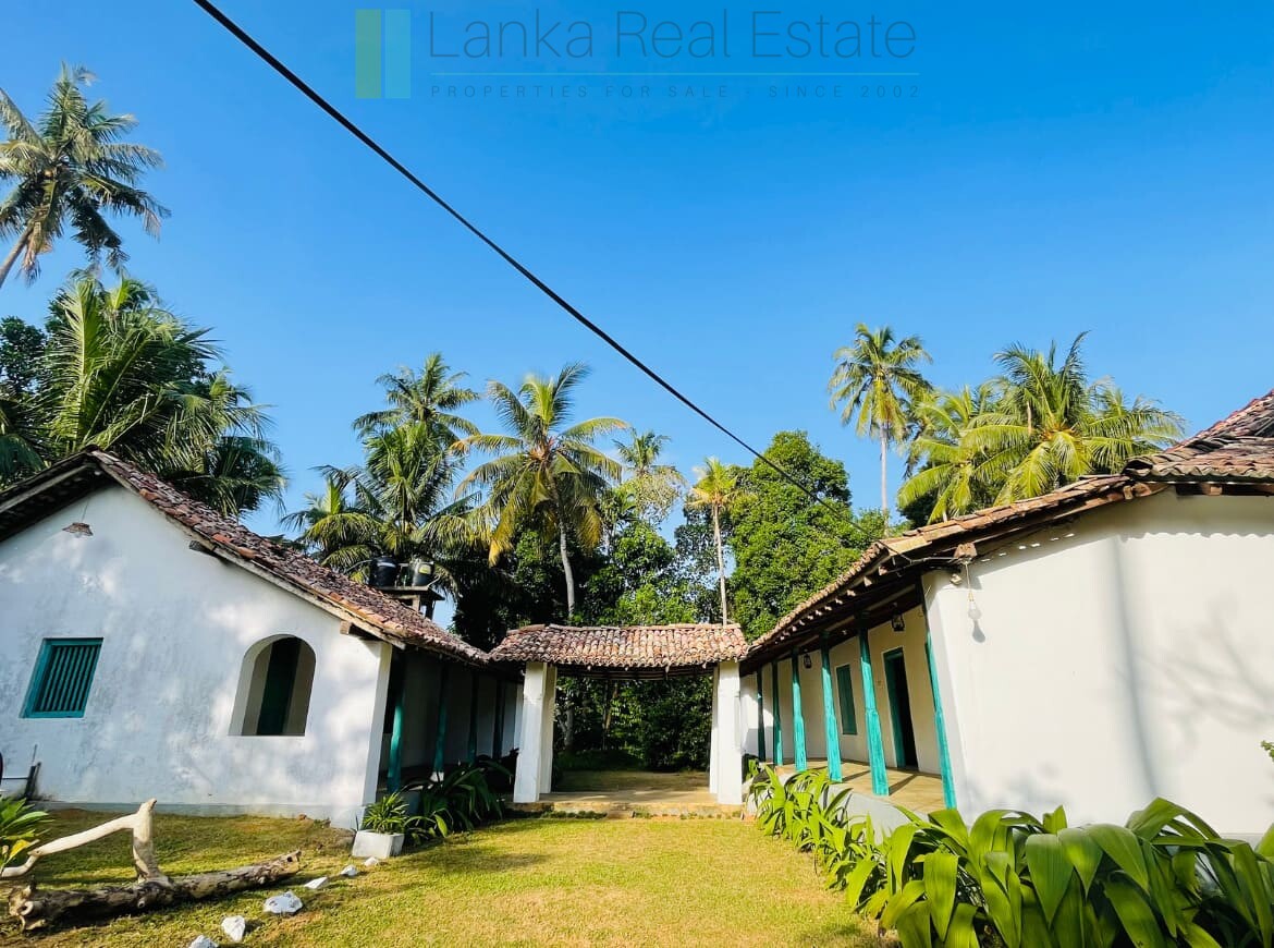 Heritage Sinhalese manor house near Galle