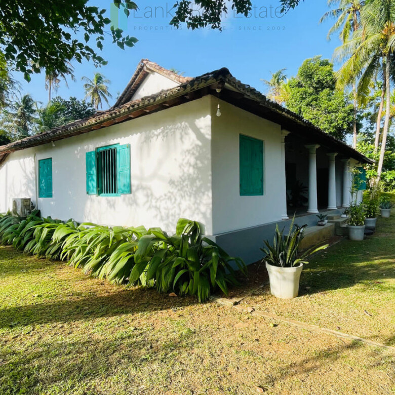 Heritage Sinhalese manor house near Galle