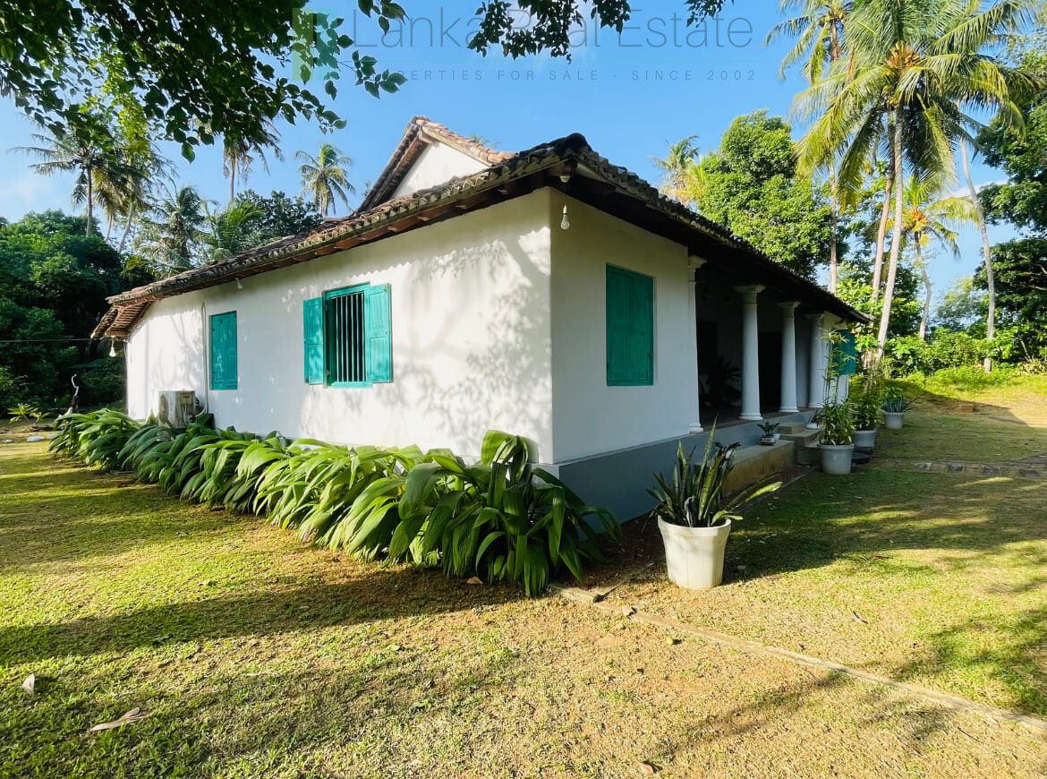 Heritage Sinhalese manor house near Galle