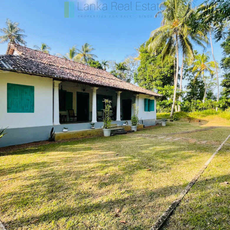 Heritage Sinhalese manor house near Galle