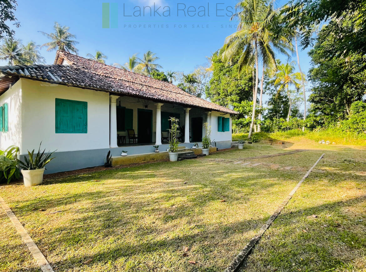 Heritage Sinhalese manor house near Galle