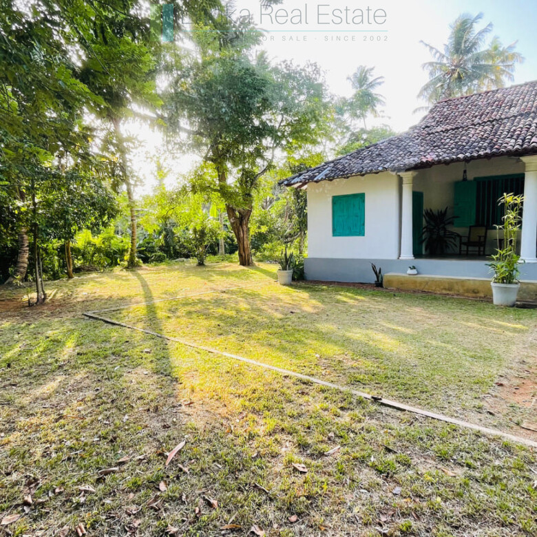Heritage Sinhalese manor house near Galle