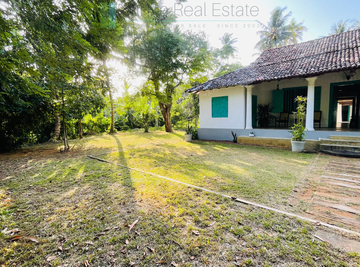 Heritage Sinhalese manor house near Galle