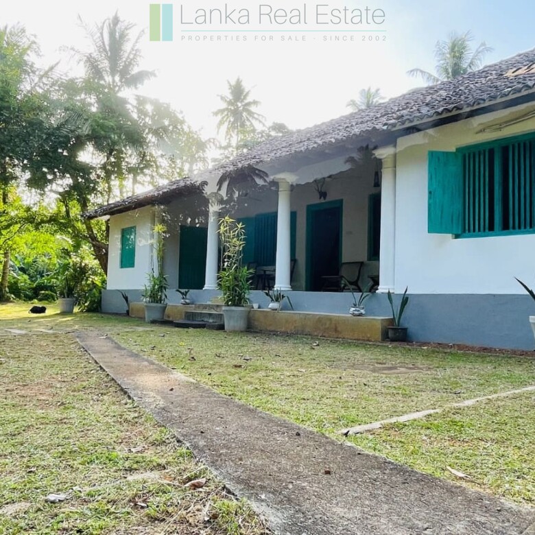 Heritage Sinhalese manor house near Galle