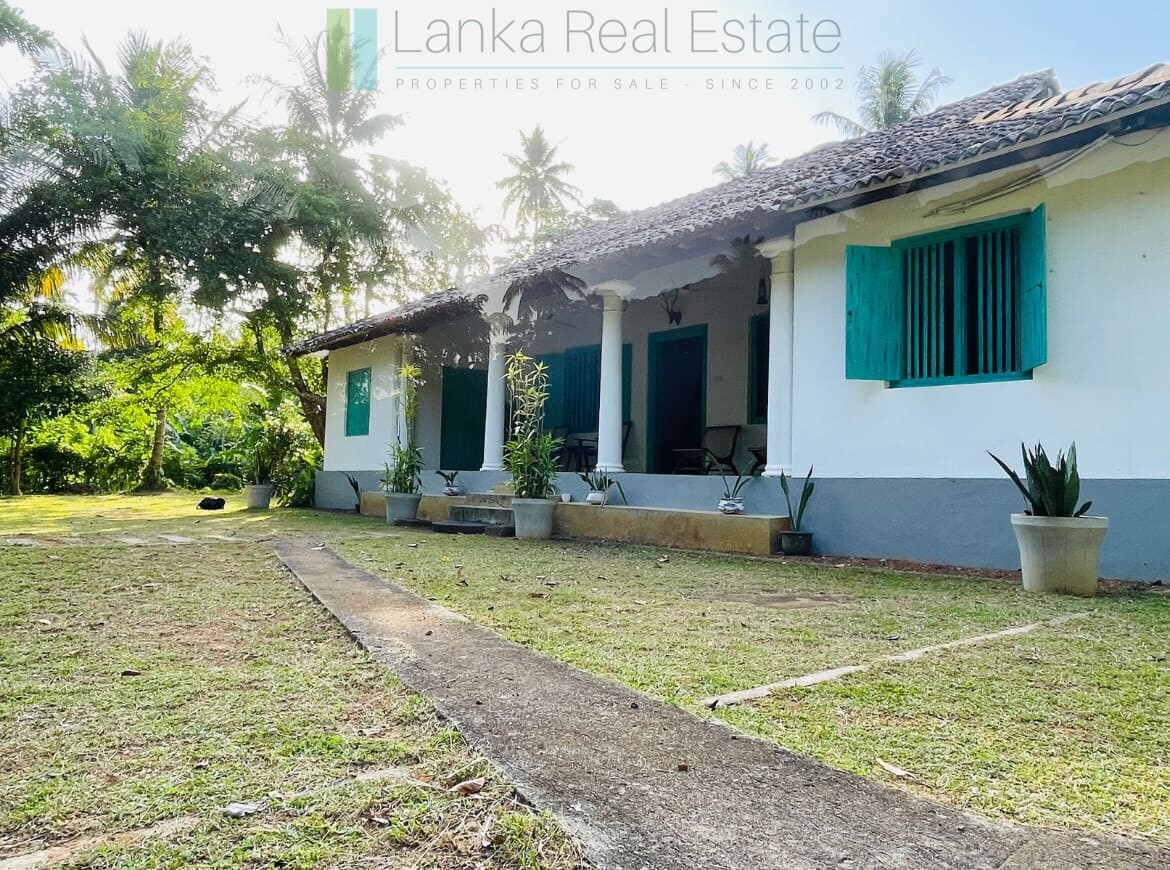 Heritage Sinhalese manor house near Galle
