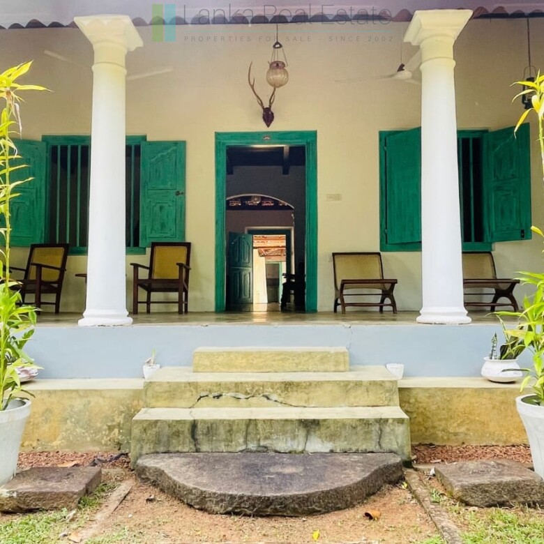 Heritage Sinhalese manor house near Galle